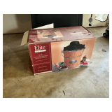 Elite Gourmet crank style 6 qt. ice cream maker