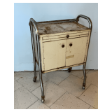 Vintage rolling metal medical cabinet, 21 1/2' x 14' x 32' T
