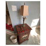 3-drawer end table 17' W x 14' D x 26' T, lamp