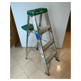 Werner aluminum paint ladder, 225 lb. capacity, 4' T.
