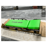 Daytona creeper with adjustable head rest