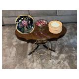 Plate stand, 10 Pier 1 plates