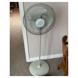 Lasko oscillating stand fan