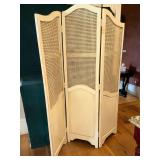 Tri-fold screen