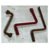 2 tractor cranks