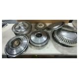 Assorted hub caps, +/- 12