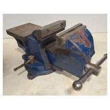 Cast iron bench vise