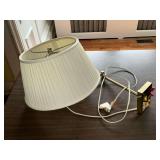 Wall lamp with extendable arm