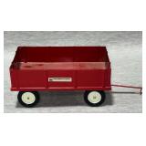 IH metal wagon, 8" L