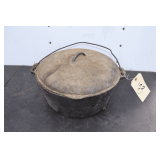 13 Inch No. 12 Cast Iron Kettle with Lid and Handle