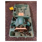 Makita Model 3620 plunge router with case