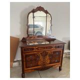 Classic dresser w/ mirror