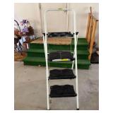 Folding step ladder