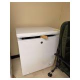 GE chest freezer 20D x 29L x 33H No model found