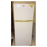 Apartment size Whirlpool fridge/freezer 23D x 24L x 60H Model ETOMSRXTQ00