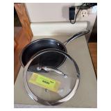 Hexclad 8.5' skillet w/ lid