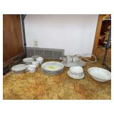 Tru-Tone Princess china Riviera pattern 5pc service for 6 w accessories