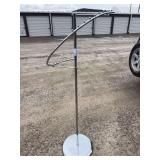 Round hanging clothing display rack