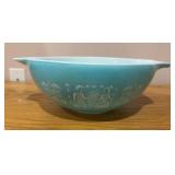 Pyrex Amish Butterprint pattern Cinderella mixing bowl No. 444