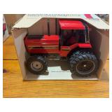NIB IH 5488 FWA tractor