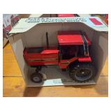 NIB IH 5088 Tractor