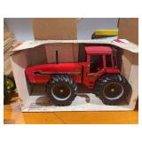 NIB IH 2+2 6388 Tractor