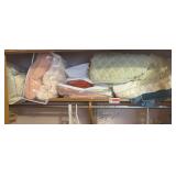 Blankets and bedding, quilt rack
