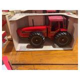 NIB IH 2+2 6388 Tractor