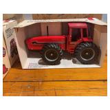 NIB IH 2+2 6388 Tractor