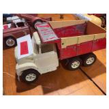 IH 1800 tandem axle dump truck 60s