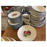Casuals stoneware dish set