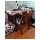 Dining table w 3 chairs on castors 36x48 NO CONTENTS
