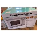 Hamilton Beach mid size 1000w 1.1 CF microwave oven NIB