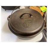 Griswold #9 Dutch oven W/lid Excellent cond