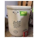 8 Gallon Western crock w/ bail handles  It rings!