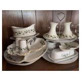 Ivy and berry dinner set and accessories