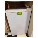 Pro Series apartment size refrig.