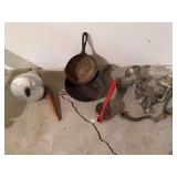 Vintage kitchen items includes two cast iron skillets
