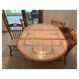 44” round dinning table with 18” leaf and 4 chairs