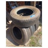Continental LT 275/70 R 18 - off of a  Ford