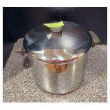 RevereWare stockpot w lid 8qt