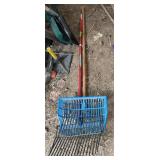 2 stall manure forks