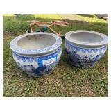 Two blue and white ceramic Asian motif pots 10 x 7