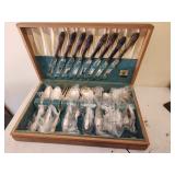 Flatware set 