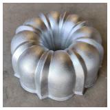 Cast Aluminum Bunt Cake Pan