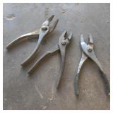 3x Small Pliers
