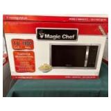 Magic Chef 1.6 Cubic Foot 1100 Watt Countertop Microwave Magic Chef 1.6 Cubic Foot 1100 Watt Countertop Microwave