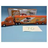 Tony Stewert #20 The Home Depot 1:24 Scale Car