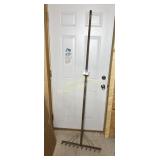 Wood Rake 77' T with Handle