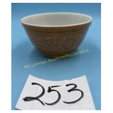 Vintage #402 1.5L Pyrex mixing bowl, Woodland